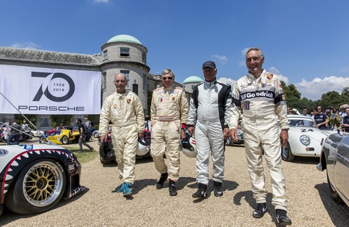 70 Jahre Porsche beim Goodwood Festival of Speed: Günter Steckkönig, Gijs van Lennep, Rudi Lins, Manfred Schurti (von links).