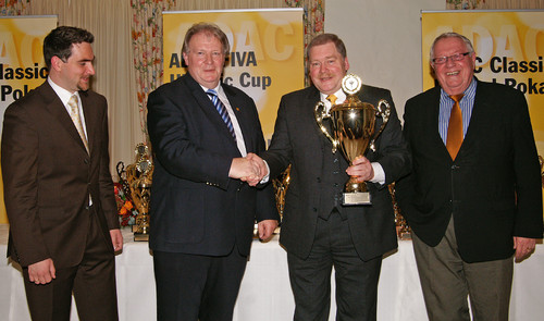 ADAC-Classic-Revival-Pokal für Motorräder 2010 (v.l.n.r.): Daniel Moraitis (ADAC), Wolf-Otto Weitekamp (Vorsitzender ADAC Ostwestfalen-Lippe), Armin Redmer (Gesamtsieger) und Bürgermeister der Stadt Ibbenbüren, Heinrich Steingröver.