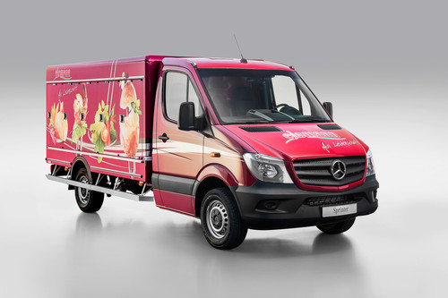 Auf- und Ausbauten von Mercedes-Benz Vans: Auslieferfahrzeug für Online-Bestellungen beim Supermarkt.