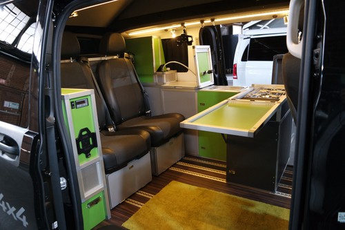 Auf- und Ausbauten von Mercedes-Benz Vans: Terra Camper 4x4 mit demontierbaren Möbeln.