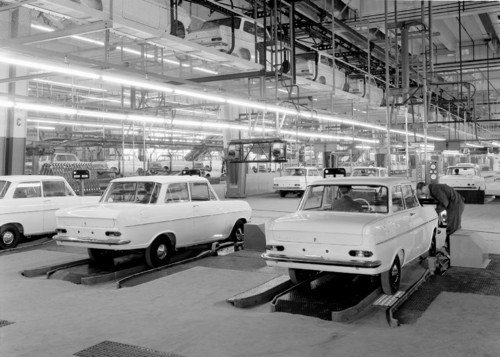 Aufbruchstimmung im Revier: Ab 1962 läuft im neuen Bochumer Opelwerk der Kadett A vom Band.