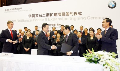 BMW und Brilliance vereinbarten heute in Peking den Bau eines zweiten Produktionswerkes in Shenyang.