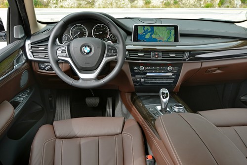 BMW X5 xDrive 50i.