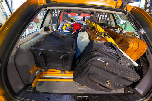 Chaos im Kofferraum: So können Gepäckstücke zu tödlichen Geschossen werden.