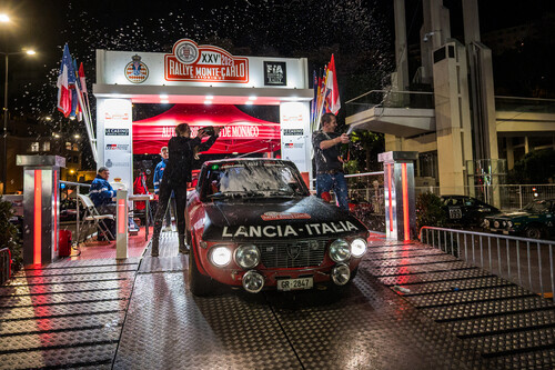 Claudio Enz und Cristina Seeberger aus der Schweiz gewannen im Lancia Fulvia 1.3 S von 1970 die Rallye Monte-Carlo Historique 2023. 