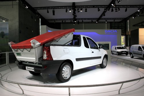 Dacia Logan Pick-up mit Hinterkipper.