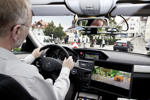Daimler-Forschungsteam wurde mit der Technologie &quot;6D-Vision&quot; für den &quot;Deutschen Zukunftspreis&quot; des Bundespräsidenten nominiert. Die von Daimler entwickelte 6D-Technologie kann in Zukunft signifikant zur Senkung von Verkehrsunfällen beitragen.
