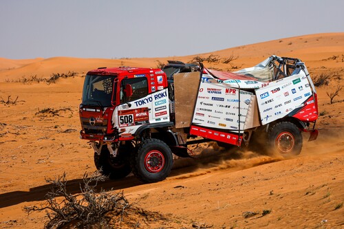 Dakar 2021: Lädierter Hino 500 von Teruhito Sugawara.