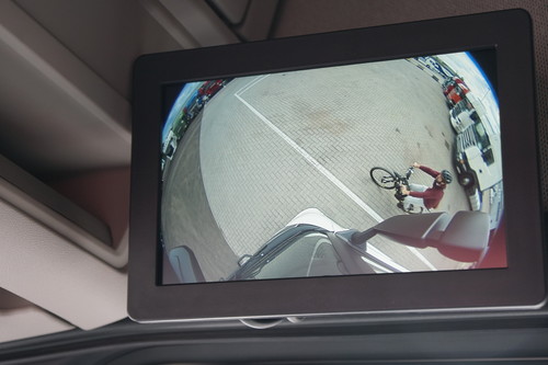 Das Kamerasystem „Corner Eye“ von Scania minimiert den Toten Winkel.