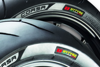 Der Pirelli Diablo Rosso Corsa lässt sich mit Aufklebern individualisieren.