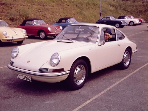 Der Porsche 911 2.0 ging 1964 in Produktion.