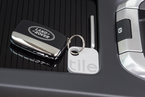 Die App Tile hilft im Land Rover Discovery Sport beim Auffinden verlegter Gegenstände.
