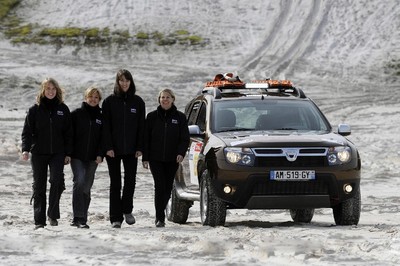 Die beiden Fahrerteams (von links): Nathalie Descout, Dounia Bennani, Dorothée Topin, and Isabelle Charles.