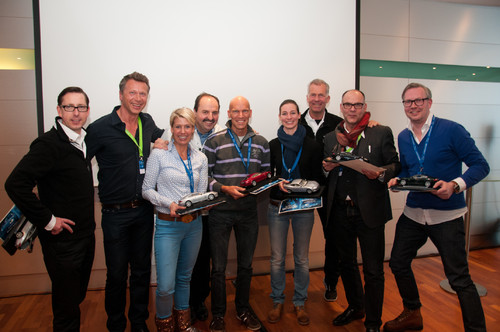 Die Gewinner der „Taste & Race“-Erlebnisrallye von Jaguar mit Marketingdirektor Brian Fousse (links), Johann Lafer (4.v.l.) und Christian Danner (3.v.r.).