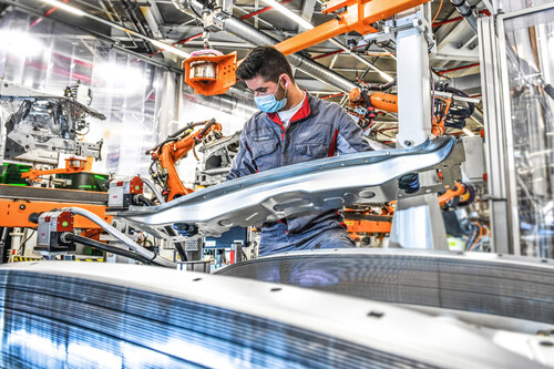 Die Mitarbeiter von Audi brachten im vergangenen Jahr über 9000 Verbesserungsvorschläge ein, die zu Kosteneinsparungen von mehr als 94,5 Millionen Euro führten.