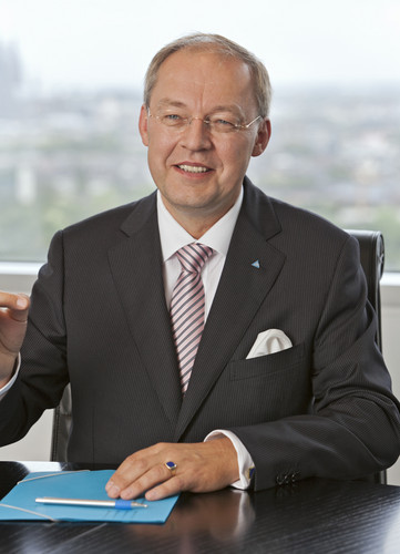 Dr.-Ing. Manfred Bayerlein.