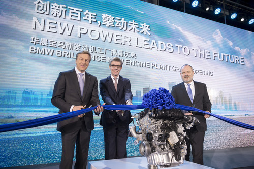 Eröffnung des neuen BMW-Brilliance-Motorenwerks mit Gießerei in Shenyang (v.l.): Produktionsvorstand Oliver Zipse, Olaf Kastner, Leiter BMW Group Region China und BMW-Brilliance-Präsident Dr. Anton Heiss.