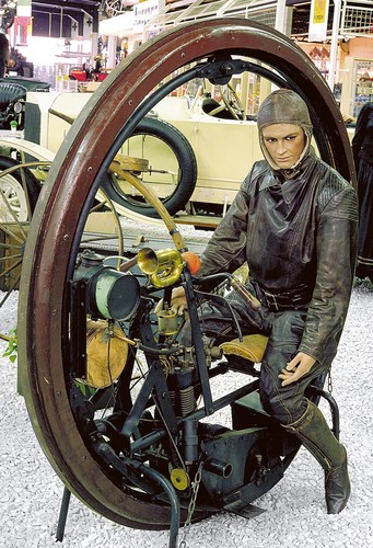 Exponat der Ausstellung „Crazy Wheels – Verrücktes auf Rädern“ im Technikmuseum Sinsheim.