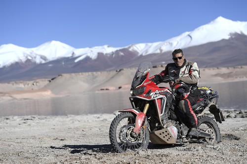 Fabio Mossini stellte mit der Honda Africa Twin einen Höhenrekord für Motorräder auf.