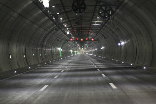 Fahrt im Tunnel.