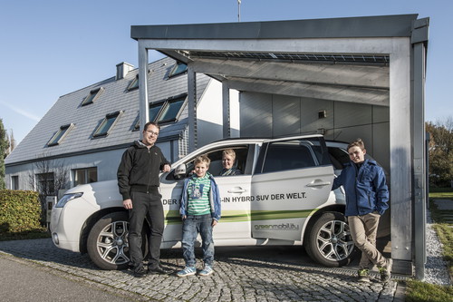 Familie Oldendorf mit dem Mitsubishi Plug-in Hybrid Outlander.