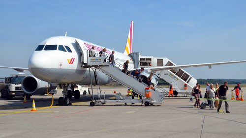 Flugzeug von Germanwings am Flughafen Köln/Bonn.