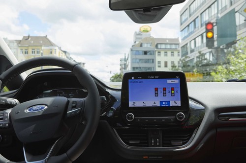 Ford und Vodafone testen im digitalen Testfeld Düsseldorf die vernetzte Kommunikation zwischen Fahrzeugen und ihrer Umgebung.