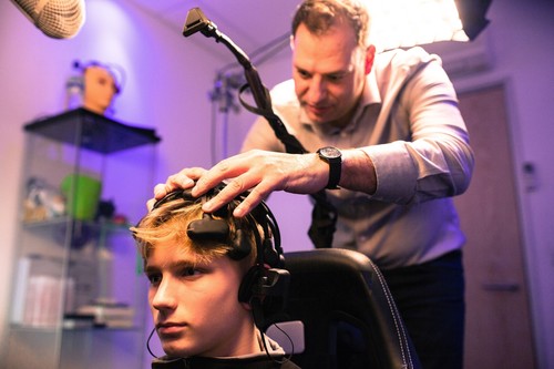 Forscher von Ford und dem Londoner King&#039;s College analysierten die Gehirnaktivitäten von Profi-Rennfahrern und gewöhnlichen Autofahrern unter
Verwendung von EEG-Headsets und eines Rennsimulators.