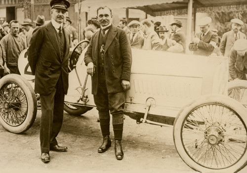 Geheimrat Wilhelm von Opel (links) mit Grand-Prix-Fahrer Carl Jörns (1914).