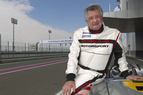 Hans Hermann wird am Stand des Porsche-Museums auf der Retro Classics Autogramme geben.