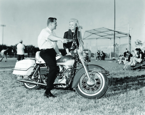 Harley-Davidson Electra Gilde (1965).