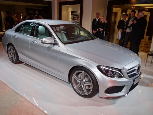 Heftig umlagert am Vorabend der Detroit Motor Show: die neue C-Klasse von Mercedes-Benz.