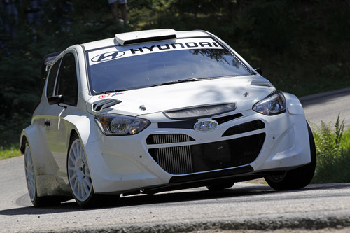 Hyundai i20 WRC bei Testfahrten.