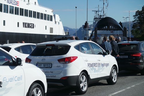 Hyundai ix35 Fuel Cell: Norwegen ohne Fähren geht nun mal nicht.