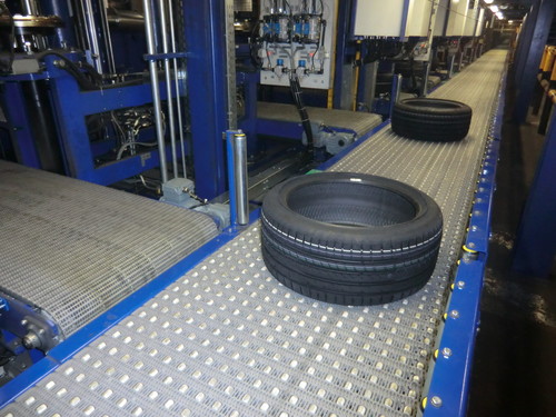 Im Reifenwerk Philippsburg von Goodyear Dunlop ist der 150milliosnte Reifen vom Band gerollt