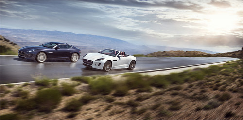 Jaguar F-Type S AWD (links) und R AWD. 