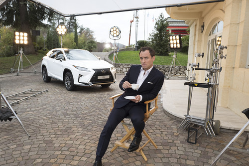 Jude Law und der Lexus RX.