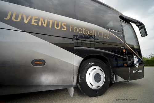 Juventus ist auf Goodyear-Busreifen Marathon Coach unterwegs.