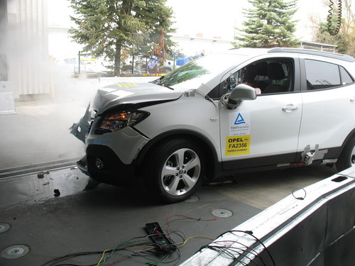 Kältemittel-Crashtest mit Opel Mokka.