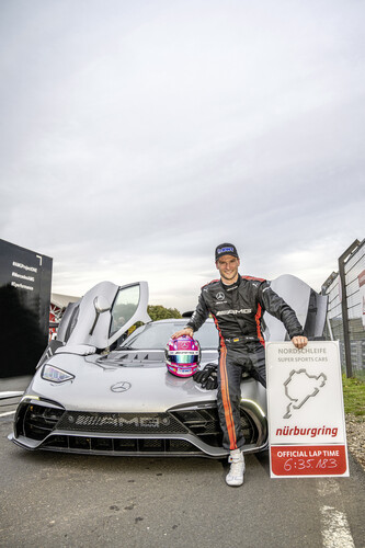 Maro Engel ist mit dem Mercedes-AMG One die schnellste Runde eines Serienfahrzeugs auf der Nürburgring-Nordschleife gefahren.