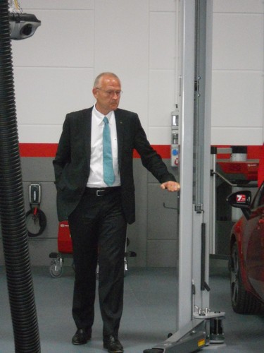 Martin van Vugt bei der Eröffnung des Kia-Trainings-Centers in Schkeuditz bei Leipzig.
