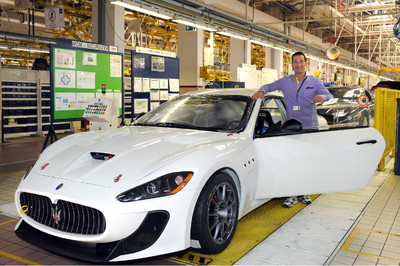 Maurizio Leschiutta, Technischer Direktor von Maserati Corse, mit einem Wettbewerbsfahrzeug.
