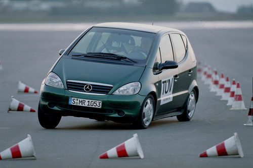 Mercedes-Benz A-Klasse im Jahr 1997 bei ESP-Testfahrten.