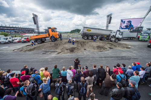 Mercedes-Benz beim Trucker-Festival des Truck Grand Prix 2015.