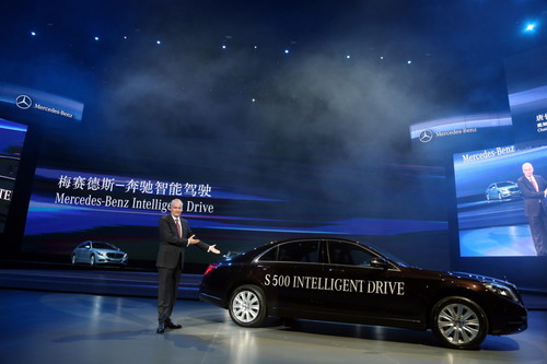 Mercedes-Benz feiert Einführung der neuen S-Klasse in China.