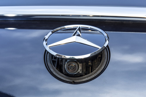 Mercedes-Benz S 500 Coupé: Die Heckkamera lugs aus ihrem &quot;Versteck&quot; unter dem Stern hervor.