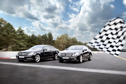 Mercedes-Benz und AMG bieten Fahrsicherheitstrainings für verschiedene Zielgruppen an.