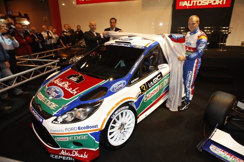 Mikko Hirvonen enthüllt den neuen Ford Fiesta RS WRC.