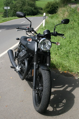 Moto Guzzi V7 III Stone.