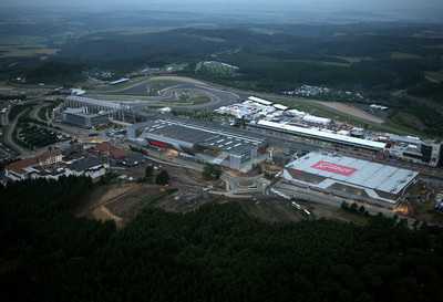 Nürburgring mit der neuen Freizeit- und Hotelanlage für insgesamt 300 Millionen Euro.